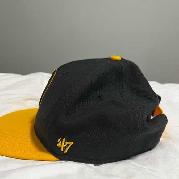 NEVER WORN Bruins NHL Hat - Picture 6 of 7